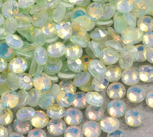 Light Periodot Vivid Opal (Lumi) 1440